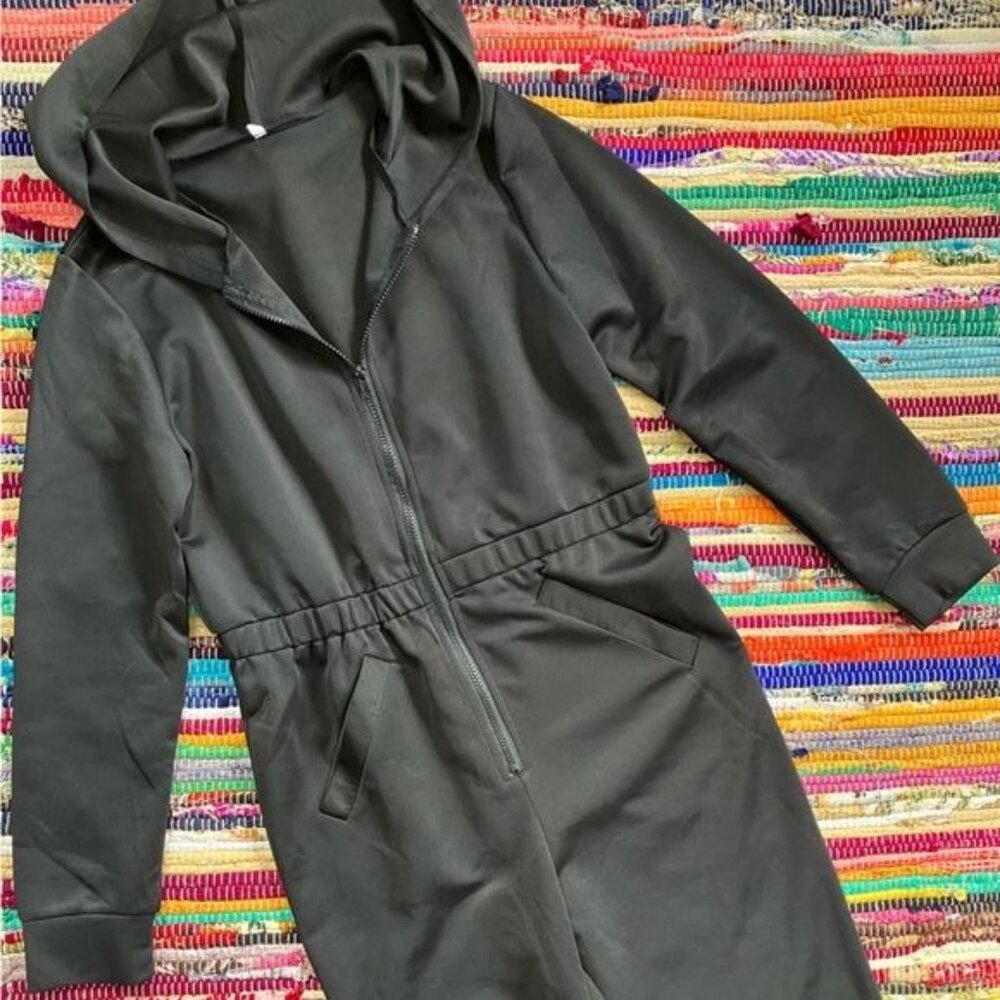 NWOT ~ SHEIN ~ Black long sleeve hoodie jumpsuit onesie
